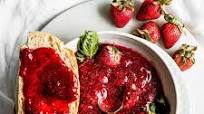 Easy Bourbon Strawberry Jam Recipe (no pectin, no canning) Easy Bourbon Strawberry Jam Recipe (no pectin, no canning)