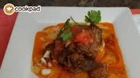 Chamorros de res en salsa de birria Chamorros de res en salsa de birria