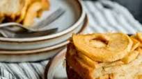 Pudín de tostadas francesas y manzanas al horno Pudín de tostadas francesas y manzanas al horno