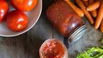 Chunky canned Italian tomato sauce Chunky canned Italian tomato sauce