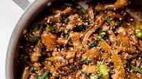 Garlicky Pad See Ew (Thai Rice Noodle Stir Fry) Garlicky Pad See Ew (Thai Rice Noodle Stir Fry)