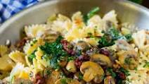 Farfalle Pasta With Mushrooms and Spinach Farfalle Pasta With Mushrooms and Spinach
