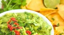 Fresh Guacamole with Chipotle Lime Chips Fresh Guacamole with Chipotle Lime Chips