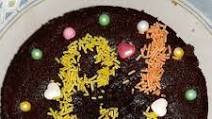इजी 3 इंग्रेडिएंट्स चॉकलेट केक इन कुकर (Easy 3 ingredients chocolate cake in cooker recipe in Hindi इजी 3 इंग्रेडिएंट्स चॉकलेट केक इन कुकर (Easy 3 ingredients chocolate cake in cooker recipe in Hindi