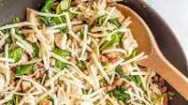One-pot low-carb leftover chicken recipe with spinach One-pot low-carb leftover chicken recipe with spinach