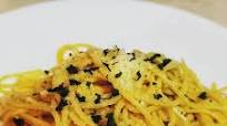 Spaghetti Olio E Aglio (Spaghetti With Garlic in Olive Oil) Spaghetti Olio E Aglio (Spaghetti With Garlic in Olive Oil)