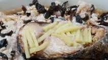 Chinese steamed pork patty with salted fish 咸魚蒸肉餅 Chinese steamed pork patty with salted fish 咸魚蒸肉餅