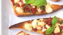 Easy Bruschetta Caprese (with mozzarella and sun dried tomatoes) Easy Bruschetta Caprese (with mozzarella and sun dried tomatoes)