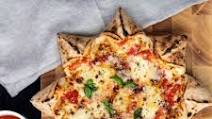 Pizza étoile Margherita à croûte farcie Pizza étoile Margherita à croûte farcie