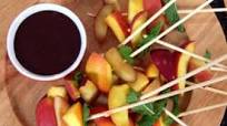 Rainbow Fruit Skewers with Chocolate-Dipped Strawberries Rainbow Fruit Skewers with Chocolate-Dipped Strawberries