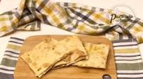 Focaccia di Recco con stracchino Focaccia di Recco con stracchino