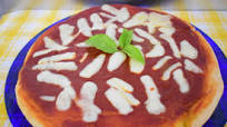 Pizza margherita fatta in casa Pizza margherita fatta in casa