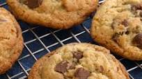 Gluten-Free Chocolate Chip Cookies {Dairy-Free & Vegan Option} Gluten-Free Chocolate Chip Cookies {Dairy-Free & Vegan Option}
