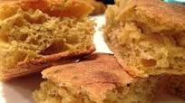 Focaccia rustica con farina di mais ed erbe aromatiche Focaccia rustica con farina di mais ed erbe aromatiche
