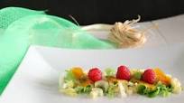Insalata con bottarga di muggine, sedano, lamponi e menta Insalata con bottarga di muggine, sedano, lamponi e menta