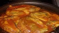 Chiles rellenos en caldillo rojo Chiles rellenos en caldillo rojo