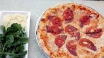 Step-by-Step Guide to Make Ultimate Pizza Alla Rughetta (Thin Crust) Step-by-Step Guide to Make Ultimate Pizza Alla Rughetta (Thin Crust)