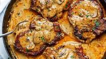 Garlic Pork Chops in Creamy Mushroom Sauce Garlic Pork Chops in Creamy Mushroom Sauce