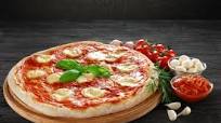 Selbstgemachte Pizza Margherita – das klassische italienische Rezept Selbstgemachte Pizza Margherita – das klassische italienische Rezept