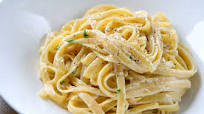 Roasted Garlic Fettuccine Alfredo Recipe - (3.9/5) Roasted Garlic Fettuccine Alfredo Recipe - (3.9/5)