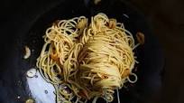 EASY Garlic Noodles EASY Garlic Noodles