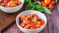 Ndundari con Salsa di Pomodoro e Basilico (Pasta Dumplings with Tomato and Basil Sauce) Ndundari con Salsa di Pomodoro e Basilico (Pasta Dumplings with Tomato and Basil Sauce)