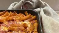 Pasta al forno con speck e scamorza Pasta al forno con speck e scamorza