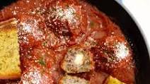 Cheese-Stuffed Meatballs with Garlic Bread Dippers Cheese-Stuffed Meatballs with Garlic Bread Dippers