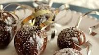 Shiny Chocolate-Covered Strawberries for New Year's Shiny Chocolate-Covered Strawberries for New Year's