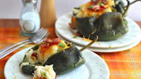 Poblanos Rellenos de Papa con Queso y Tocineta Poblanos Rellenos de Papa con Queso y Tocineta
