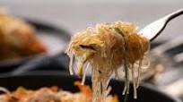 Thai Stir-fried Glass Noodles (Pad Woonsen) Thai Stir-fried Glass Noodles (Pad Woonsen)