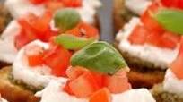 Bruschettas with Goats' Cheese, Basil and Tomato Bruschettas with Goats' Cheese, Basil and Tomato