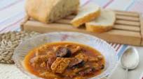 Receta de callos a la madrileña. Plato de cocina tradicional Receta de callos a la madrileña. Plato de cocina tradicional