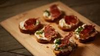 Bruschetta with Ricotta and Crispy Prosciutto di Parma Bruschetta with Ricotta and Crispy Prosciutto di Parma