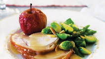 Roast pork with spiced apple gravy Roast pork with spiced apple gravy
