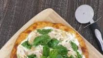 Low Carb White Pizza with Chicken and Spinach Low Carb White Pizza with Chicken and Spinach