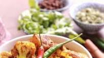 Aloo Phulkopir Dalna | Bengali Cauliflower Curry Recipe Aloo Phulkopir Dalna | Bengali Cauliflower Curry Recipe