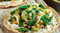 Tostadas de elotes y calabacines Tostadas de elotes y calabacines
