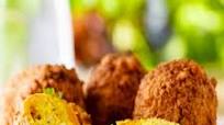 Falafel vs Hummus: 4 Nutrition Facts You Must Consider Falafel vs Hummus: 4 Nutrition Facts You Must Consider