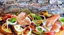 Bruschetta au jambon cru et légumes du soleil Bruschetta au jambon cru et légumes du soleil