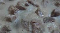 Carnitas de puerco caseras de carne que desechamos al limpiar lomo o pierna. (carnitas de las tías) Carnitas de puerco caseras de carne que desechamos al limpiar lomo o pierna. (carnitas de las tías)
