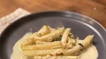 Sautéed Kohlrabi - Gedünsteter Kohlrabi Sautéed Kohlrabi - Gedünsteter Kohlrabi