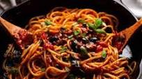 Spaghetti alla Puttanesca Spaghetti alla Puttanesca