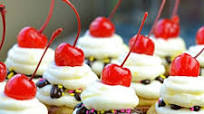 Banana Split Ice Cream Cone Cupcakes Banana Split Ice Cream Cone Cupcakes