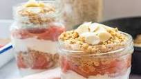 Breakfast Parfait with Yogurt and Toasted Oats Breakfast Parfait with Yogurt and Toasted Oats