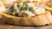 Bruschetta de pollo y champiñones Bruschetta de pollo y champiñones