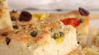 Easy Vegan Focaccia Bread with Tomatoes and Olives Easy Vegan Focaccia Bread with Tomatoes and Olives