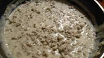Hamburger Gravy over Mashed Potatoes Hamburger Gravy over Mashed Potatoes