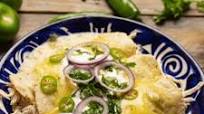 Enchiladas suizas de pollo, receta original con crema y queso Enchiladas suizas de pollo, receta original con crema y queso