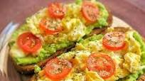 Tostadas de Aguacate y Huevo Tostadas de Aguacate y Huevo